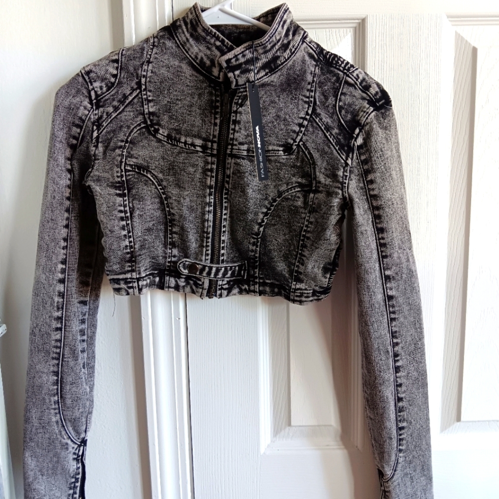 Acid washed crop black denim jacket nwt